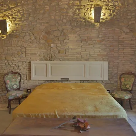 Palazzo Antico Nella Piazza Di Apartment *