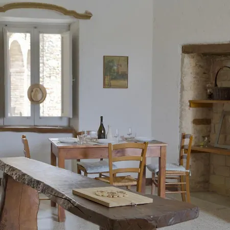 Apartment Palazzo Antico Nella Piazza Di Montepagano