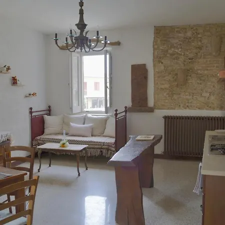 Palazzo Antico Nella Piazza Di Apartment *