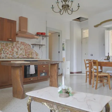 Palazzo Antico Nella Piazza Di Apartment Montepagano