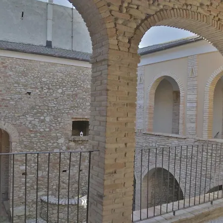 Appartamento Palazzo Antico Nella Piazza Di *