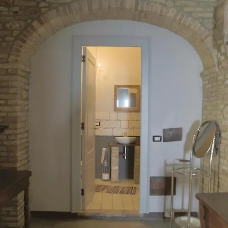 Palazzo Antico Nella Piazza Di Apartment Montepagano
