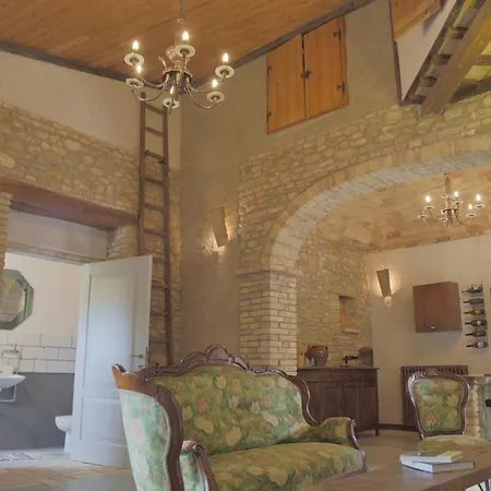 Palazzo Antico Nella Piazza Di *