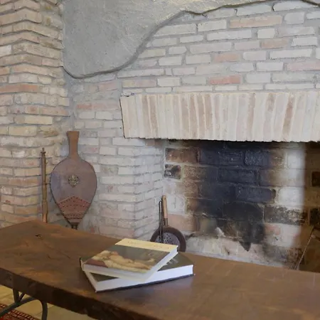 Palazzo Antico Nella Piazza Di