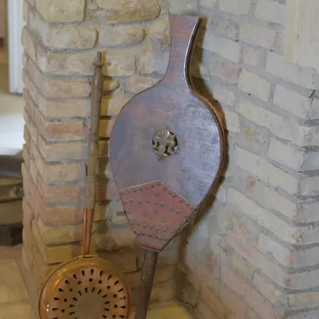 Palazzo Antico Nella Piazza Di *