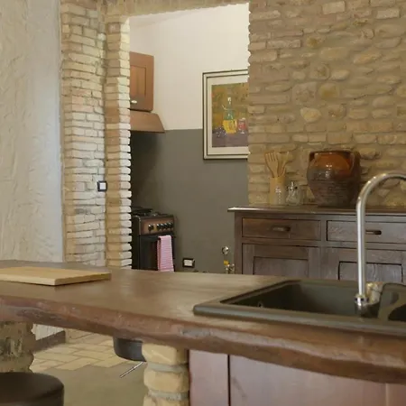 Apartment Palazzo Antico Nella Piazza Di Montepagano