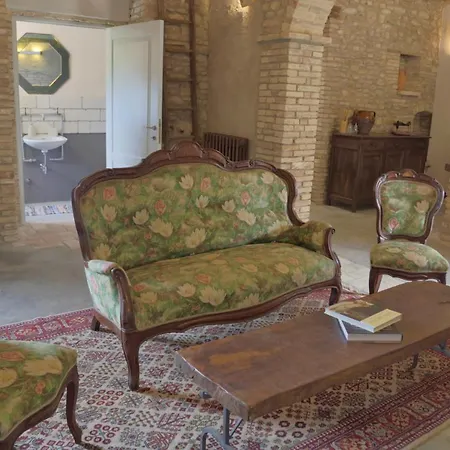 Palazzo Antico Nella Piazza Di * Montepagano