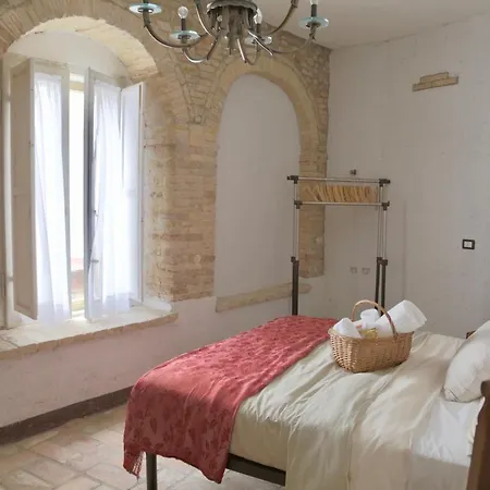 Apartment Palazzo Antico Nella Piazza Di Montepagano